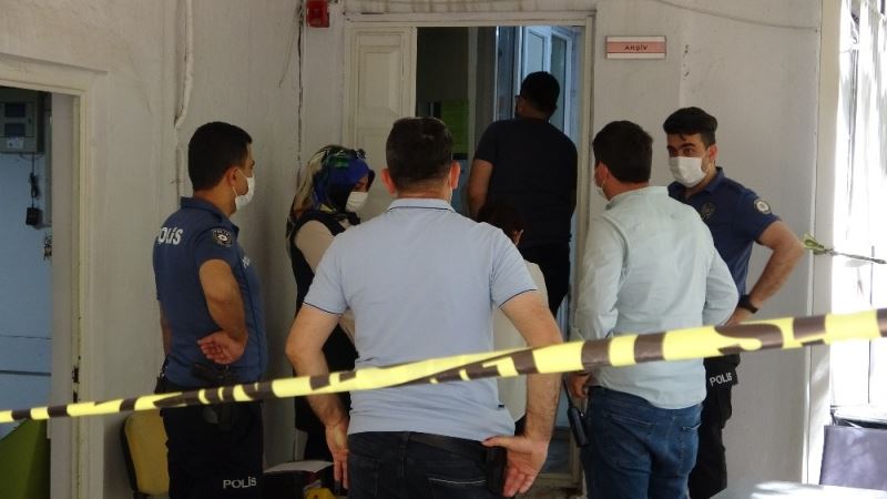 Arşiv sorumlusu ölü bulundu
