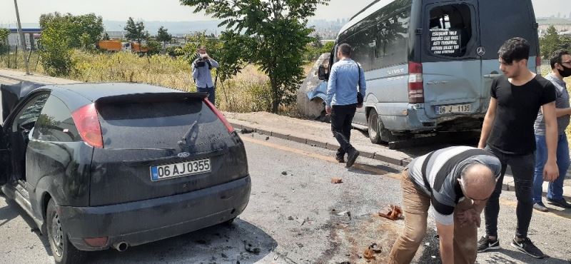 Dolmuşa arkadan çarpan araç  hurdaya döndü: 5 yaralı
