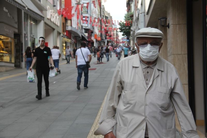 Giresunlular sokağa maskesiz çıkanlara tepkili
