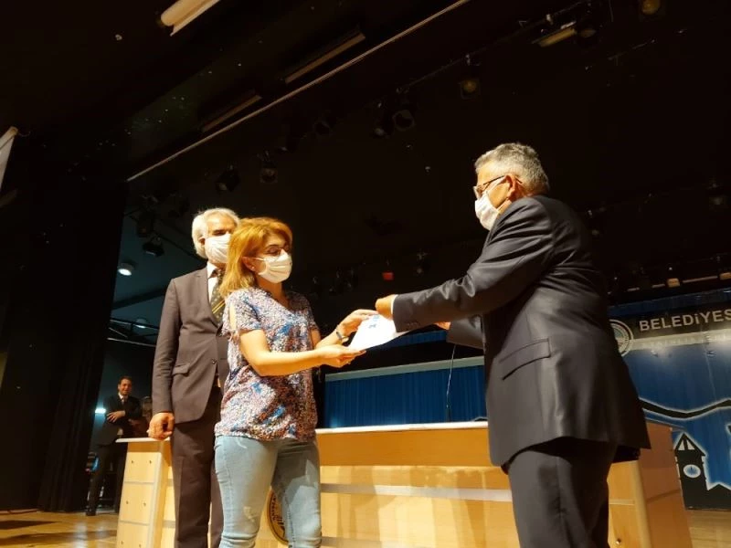 Berber ve kuaförlere kontrollü çalışma ve hijyen eğitimi verildi
