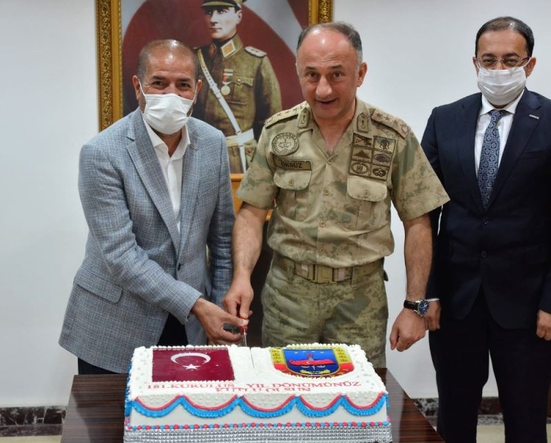 Kervancıoğlu’ndan jandarmaya 181. yıl pastası
