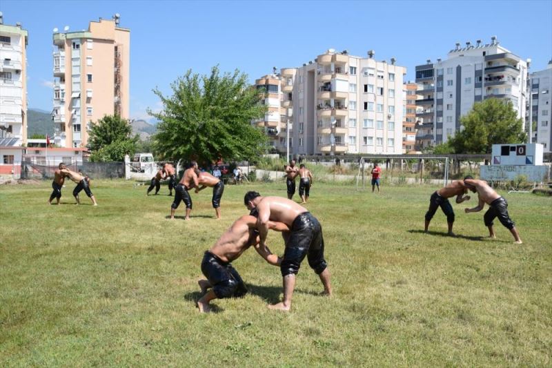 Başpehlivan Orhan Okulu, yeniden er meydanlarına çıkmak için gün sayıyor: