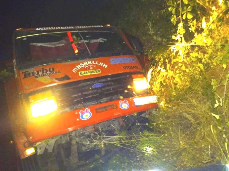 OTOBANDA KAZA:2 ÖLÜ, 1 AĞIR YARALI