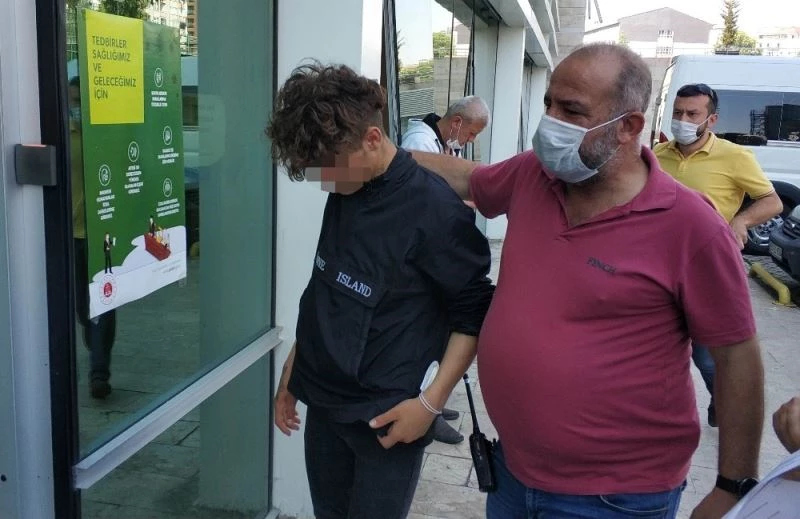 Kaldığı çocuk evinde görevlinin parasını gasp etmek istedi
