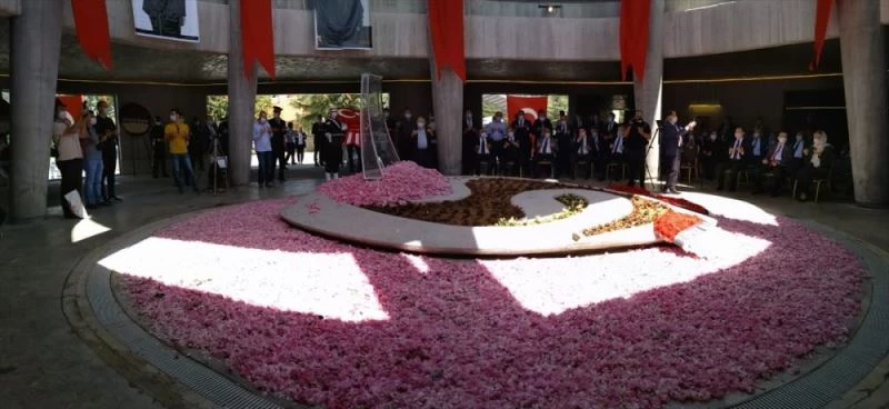 Dokuzuncu Cumhurbaşkanı Demirel mezarı başında anıldı