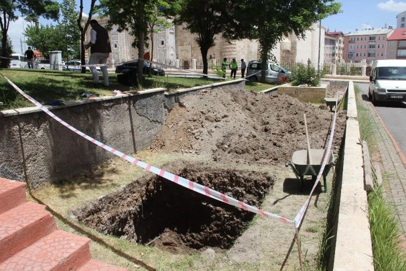 Aziz Vlas kazı çalışmalarında 25 adet sikke bulundu
