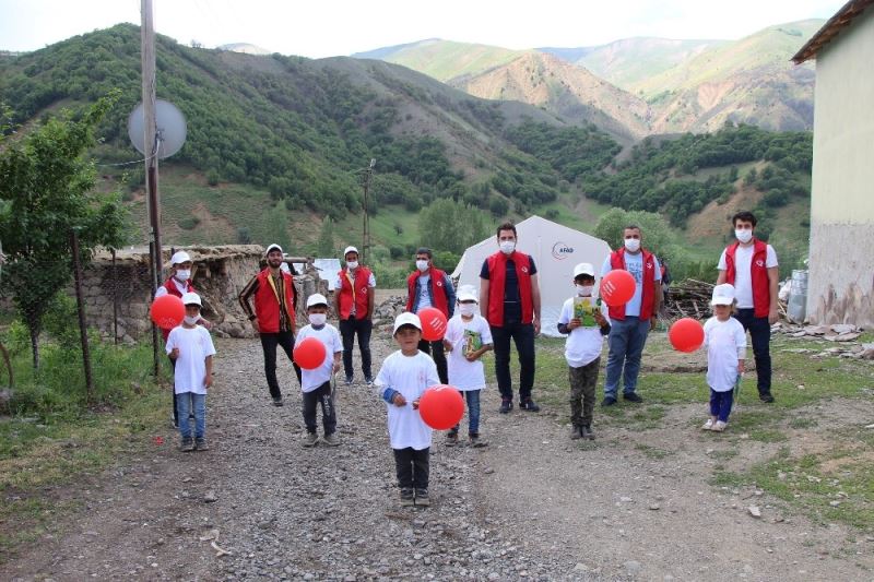 Psikososyal destek ekipleri, depremzede çocukların gönlüne dokundu
