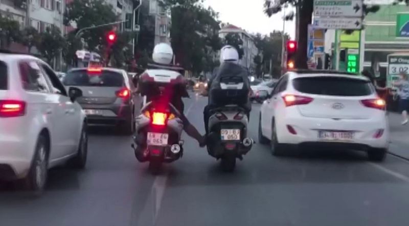 (Özel) Motosikletli kuryelerin tehlikeli yolculuğu kamerada
