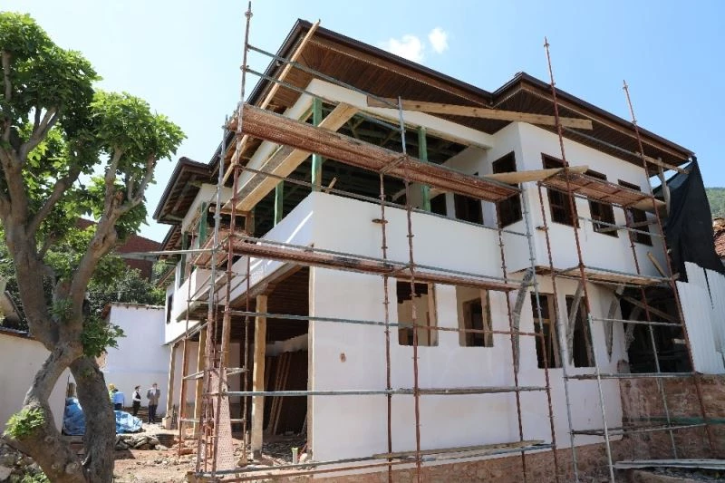 200 yıllık bina ilk günkü ihtişamına kavuşuyor
