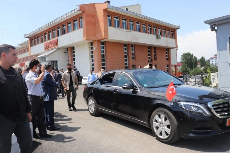 Vali Elban: “Biz mekan olarak yer değiştiriyoruz, gönül olarak ayrılmıyoruz”
