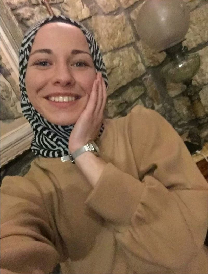 Çardakta otururken yıldırım isabet eden genç kız öldü
