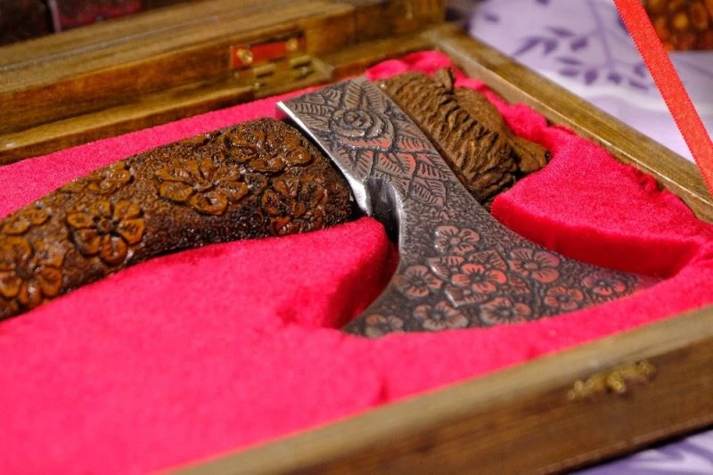 İşleyerek güzelleştiriyor, taleplere yetişemiyor
