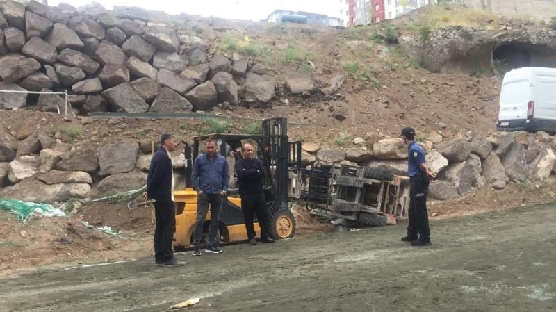 Forklift altında kalan şahıs yaralandı

