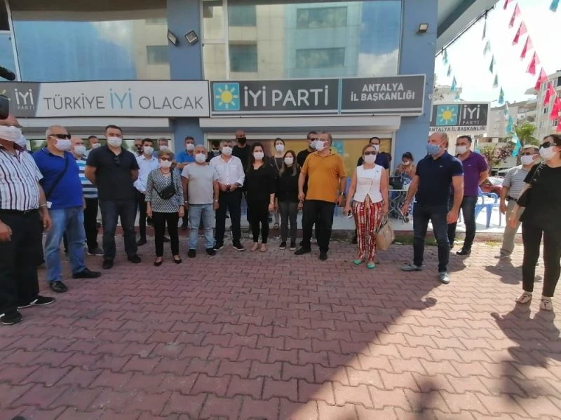 İYİ Parti Muratpaşa teşkilatında 18 isim görevlerinden istifa etti
