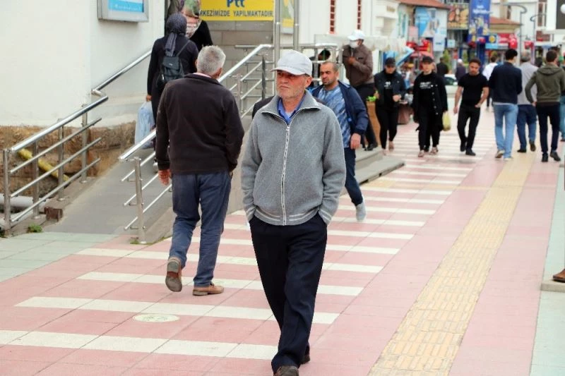 Yozgat’ta maske ve sosyal mesafe kuralına yeterince uyulmuyor
