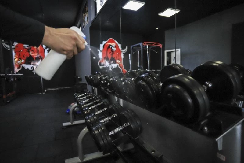 (Özel Haber) Tedbirlerini alarak açılan spor salonları üyelerine kavuşmanın sevincini yaşıyor
