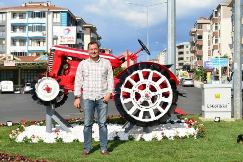 Cumhuriyet dönemine ait antika traktör Başkan Yüksel ile hayata döndü
