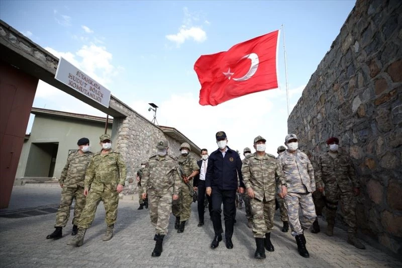 Bakan Akar ve TSK Komuta Kademesi’nin sınır bölgesindeki yoğun mesaisi
