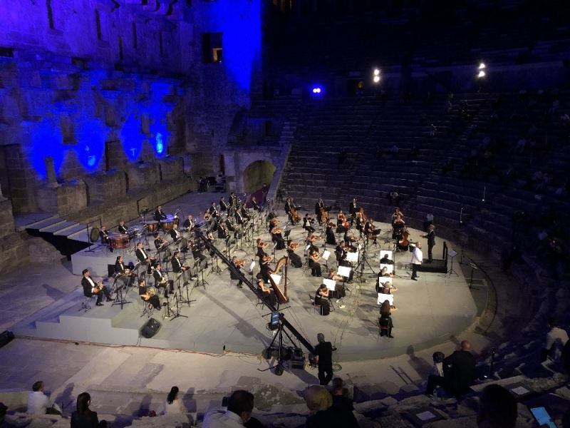 Türkiye’nin yedi tenoru ilk kez aynı sahnede buluştu; konseri dinleyenlerin kulaklarının pası silindi
