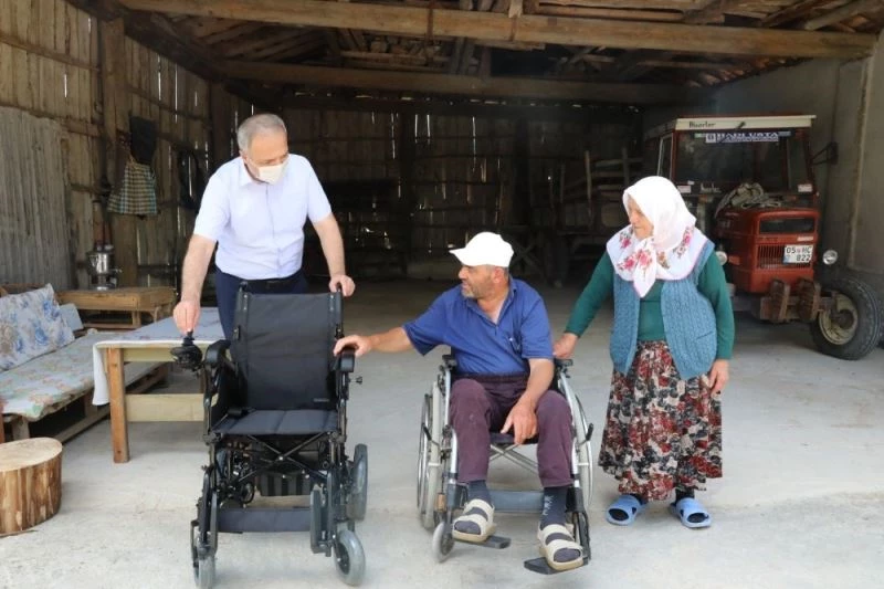 Fedakar anne oğlu için istemişti, başkan aracı teslim etti
