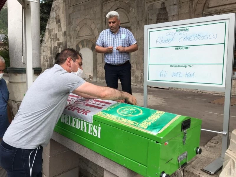 Tokatspor flaması tabutuna örtüldü
