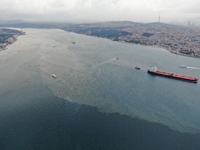 Çamura bulanan İstanbul Boğazı havadan görüntülendi
