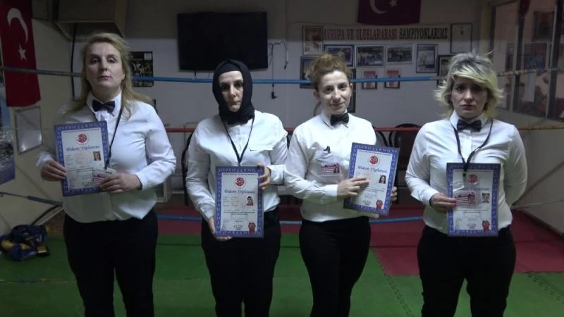 Dövüşçü 4 kız kardeş şimdi hakemlik yapıyor
