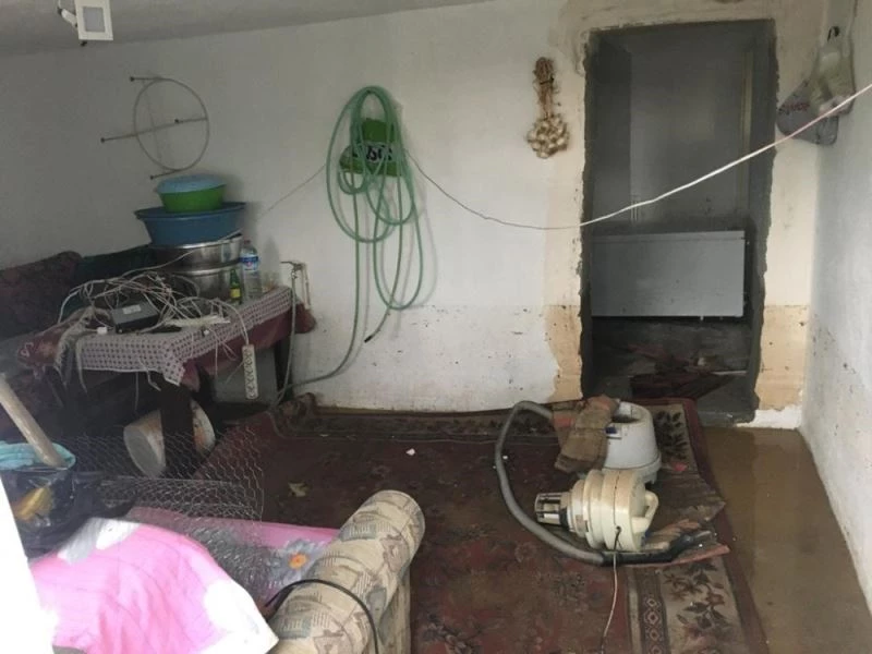 Sel anını anlatırken gözleri doldu
