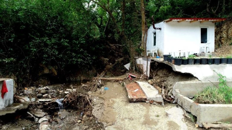 Dört kişiye mezar olan bağ evinin arazisi 5 bin liraya alınmış
