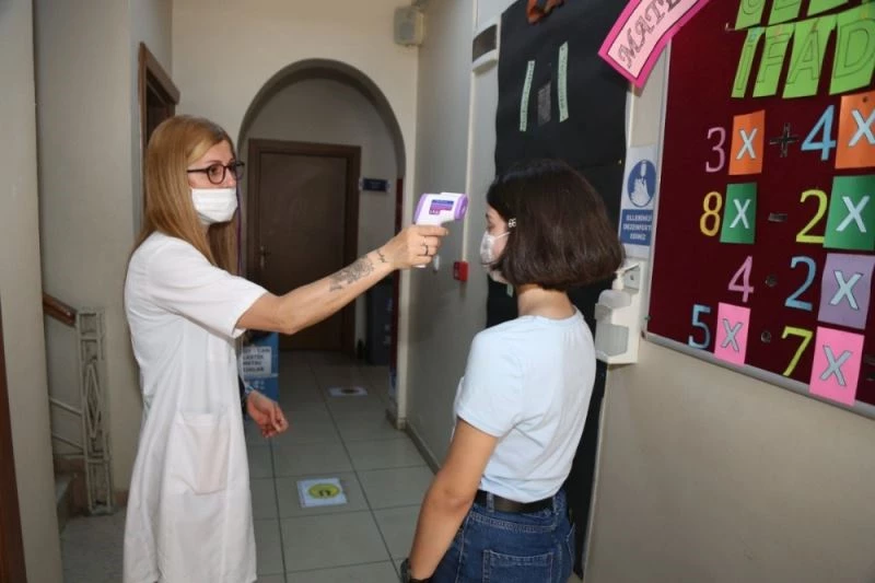 Eyüpsultanlı öğrencilere yüzyüze deneme sınavları devam ediyor
