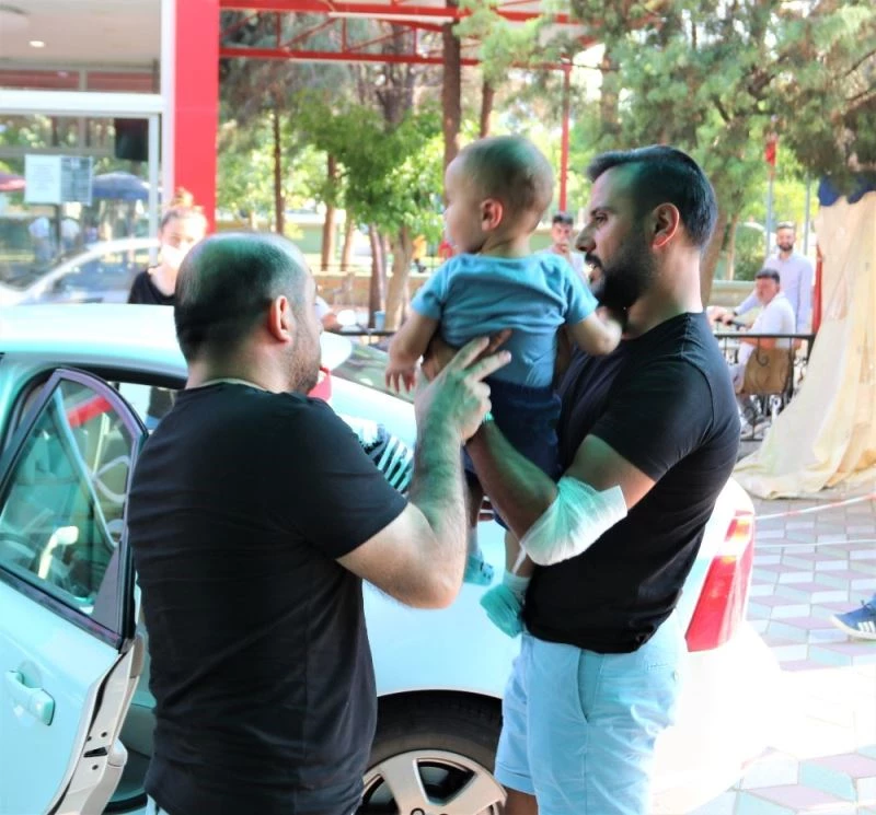 Kaza yapan Alişan, ailesiyle birlikte hastaneye gitti
