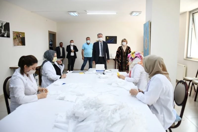 Terziler Odası üyelerinin maskeleri İnegöl Belediyesi’nden
