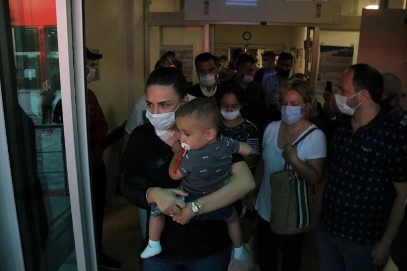 Kaza yapan şarkıcı Alişan, ailesiyle birlikte hastaneden taburcu oldu
