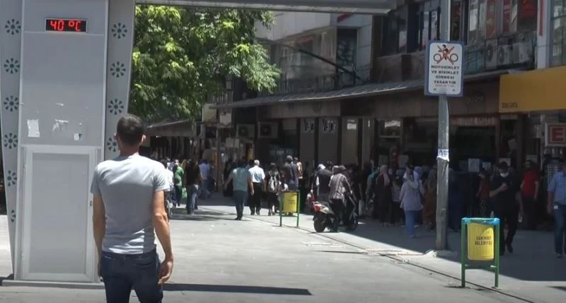 Gaziantepliler ne salgını ne de sıcak havayı dinliyor
