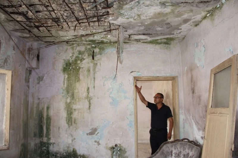 (Özel) Ağır engelli vatandaş pislik içindeki virane evde yaşam savaşı veriyor
