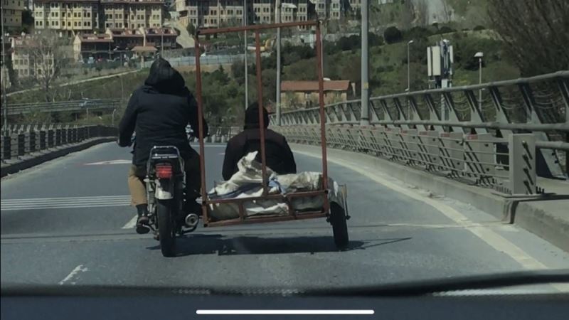 (Özel) İstanbul trafiğinde “pes” dedirten tehlikeli yolculuk kamerada
