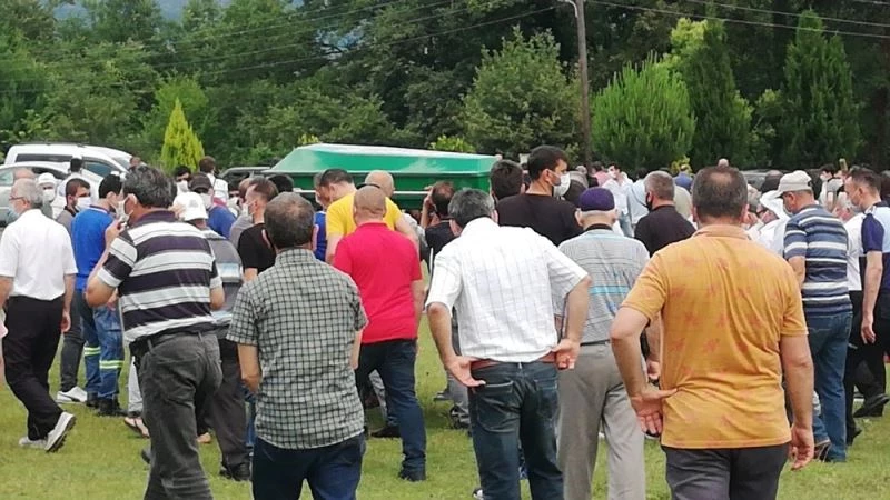 Derede boğulan 14 yaşındaki Ayberk son yolculuğuna uğurlandı
