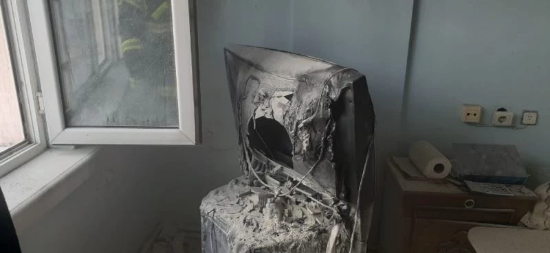 Yanan televizyonu ev sahibi son anda fark etti
