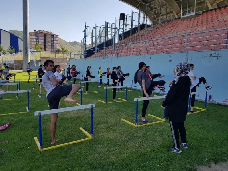 Taekwondocular açık havada çalıştı
