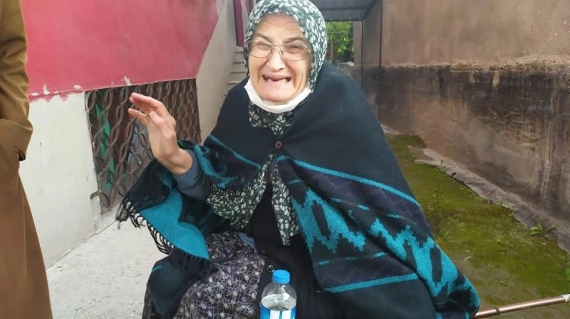 Dolandırıcının Aydın’da yakalandığını öğrenen Fatma nine, gözyaşlarına boğuldu

