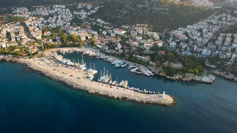 Kaş’ta yanan ormanlık alanın imara açıldığı iddialarına yalanlama
