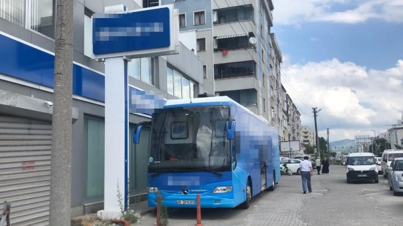 Banka karantinaya alındı, işlemler mobil araçta yapılıyor

