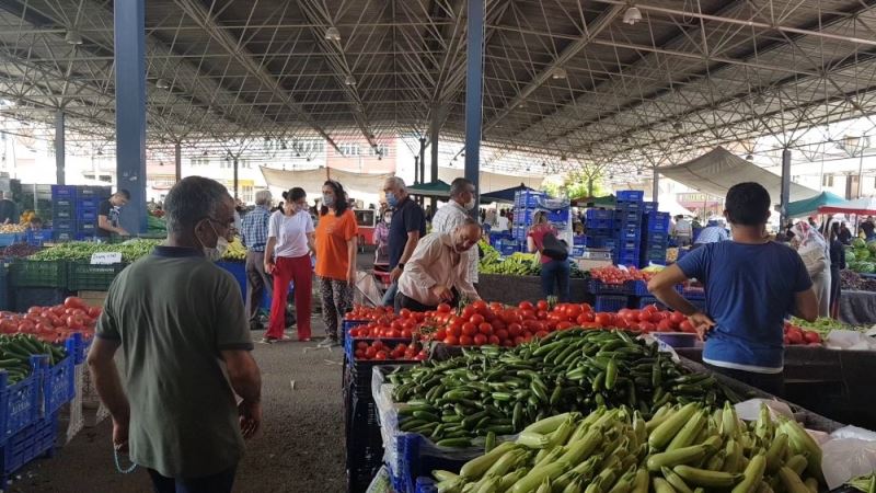 Kısıtlama öncesi halk pazarındaki yoğunluğun az olması şaşırttı
