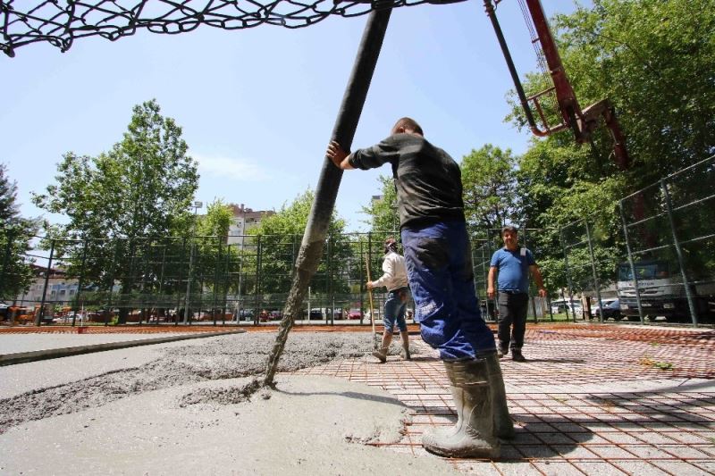 Yenilenen spor alanlarına 904 metreküp beton döküldü
