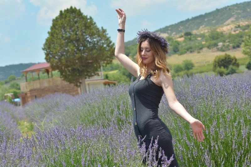 Isparta’nın açık hava fotoğraf stüdyosu lavanta bahçelerinde  ‘Mor Turizm’ başladı
