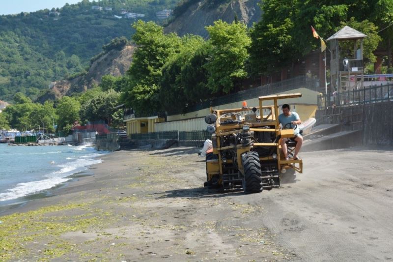 Kdz. Ereğli Belediyesi plajlarda temizlik çalışması yaptı
