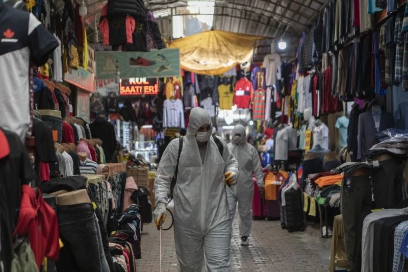Zafer Çarşısındaki dükkanlar, esnafın talebiyle dezenfekte edildi
