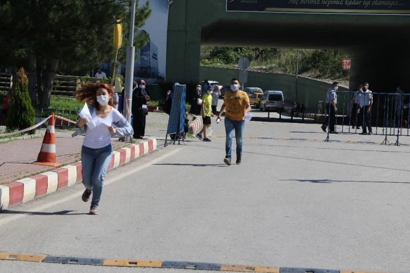 Kimisi kimliğini unuttu, kimisi son anda yetişti
