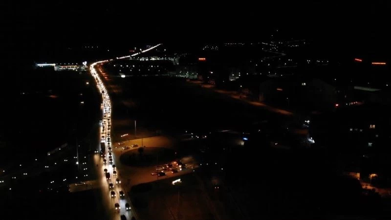 43 ilin geçiş güzergahındaki trafik yoğunluğu havadan görüntülendi
