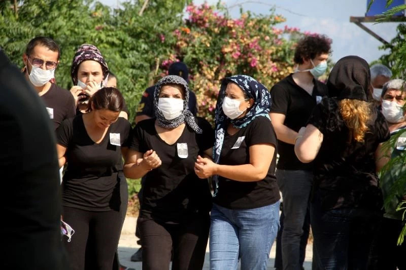 Terhisine bir gün kala kazada yaşamını yitiren asteğmen toprağa verildi
